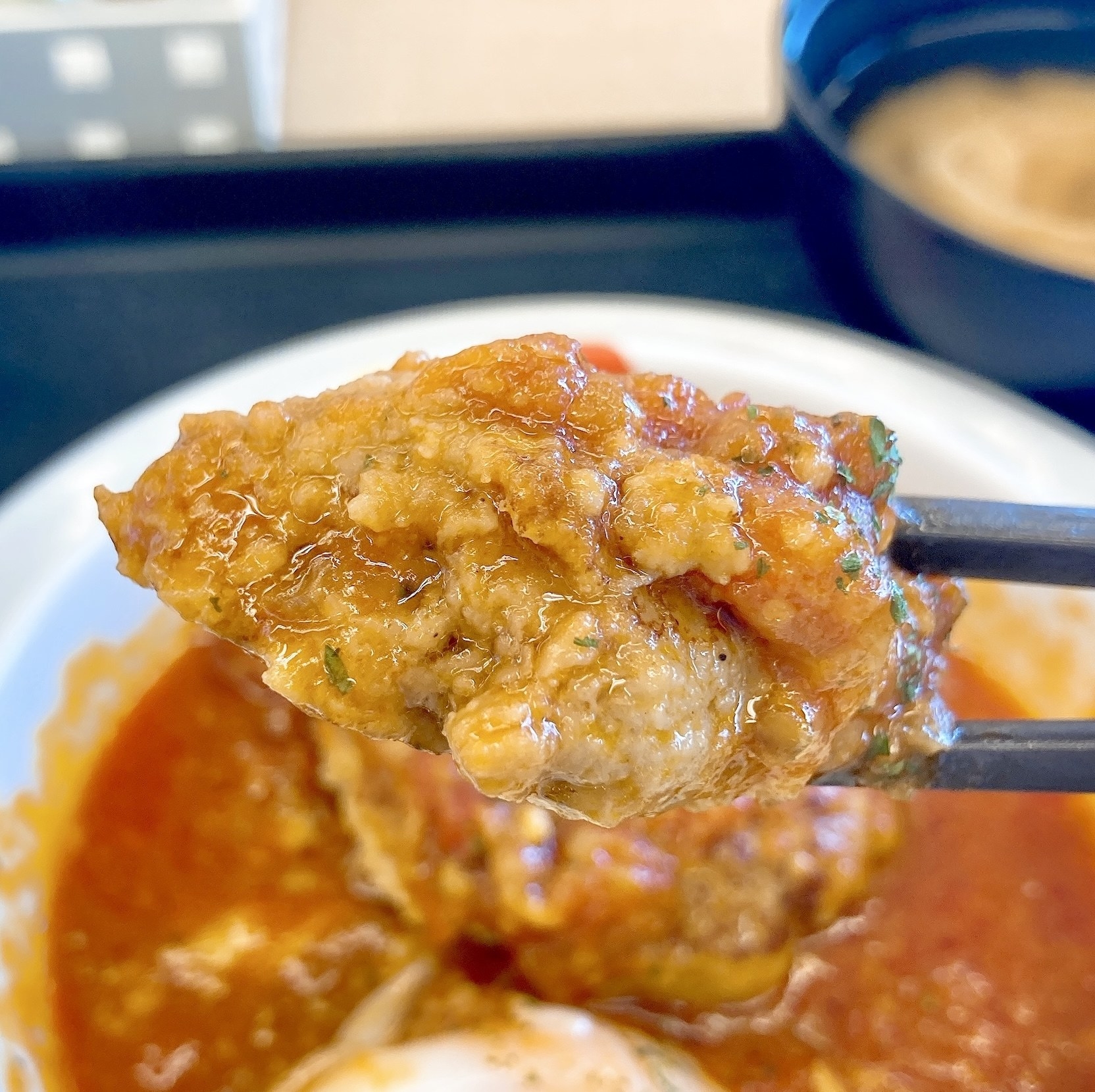 松屋のおすすめ定食「たっぷりソースのうまトマハンバーグ定食」