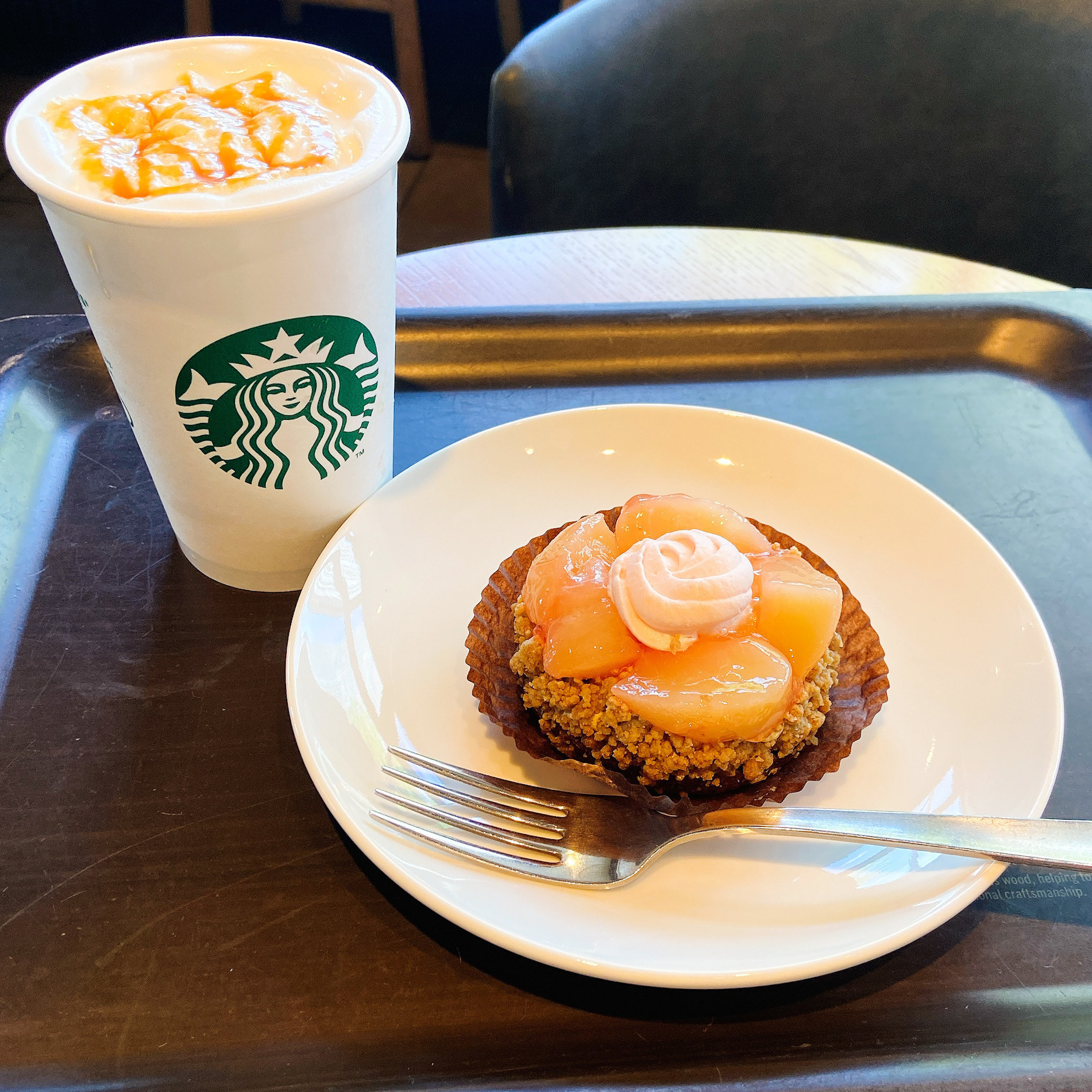 Starbucks Coffee（スターバックスコーヒー）のオススメのスイーツ「白桃＆アールグレイケーキ」