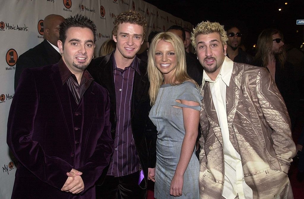 joey and other nsync members posing with britney spears
