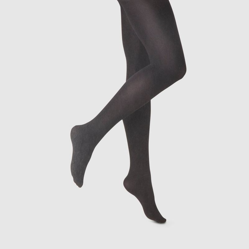 model wearing the black tights