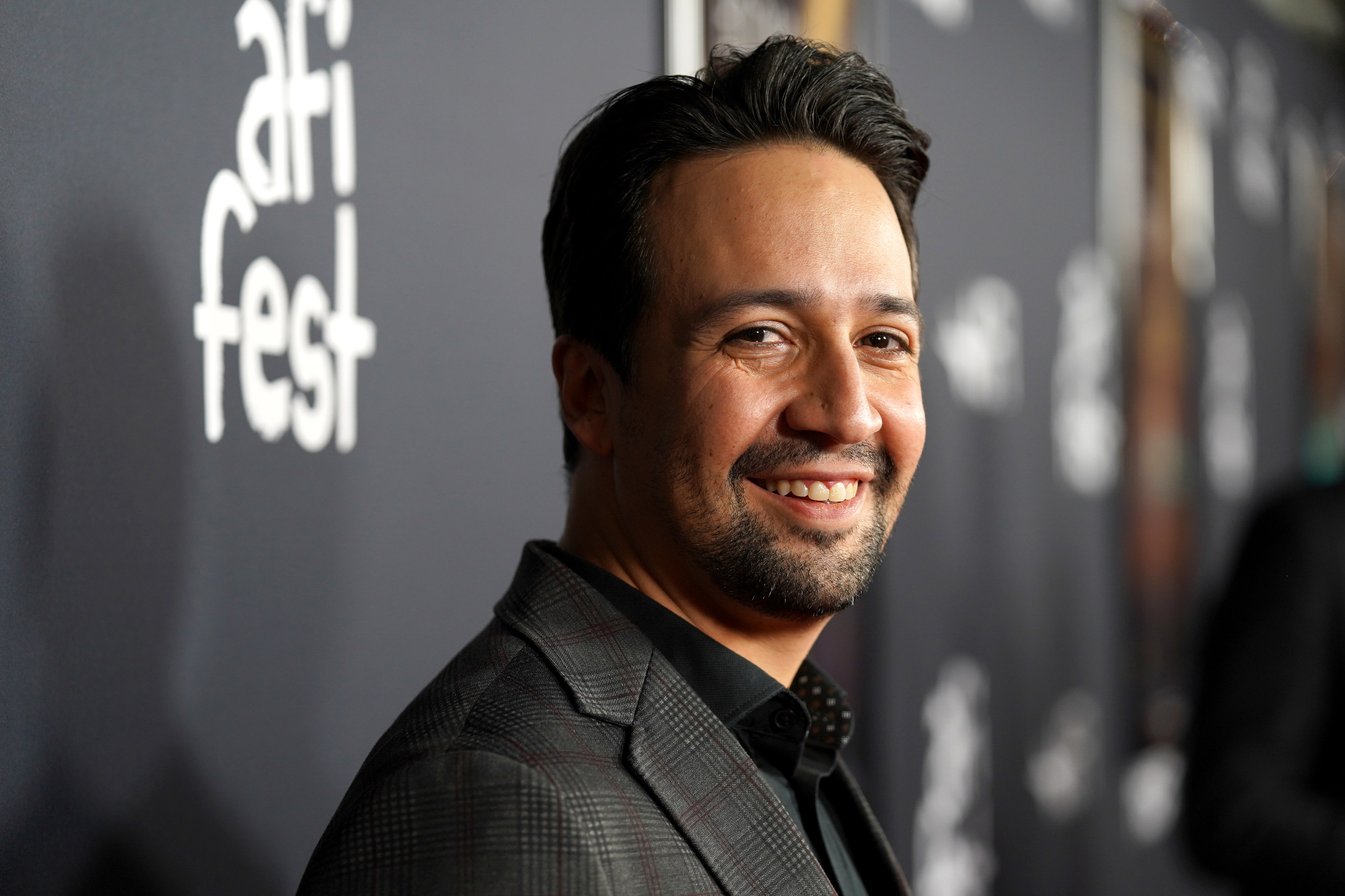 Lin-Manuel smiling on the red carpet