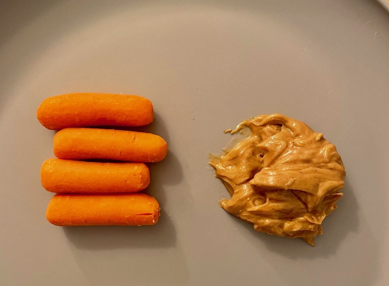 Baby carrots and peanut butter