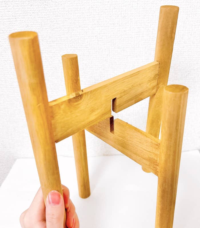 3COINS(スリーコインズ)のオススメインテリア「WOOD組み立て鉢スタンド」