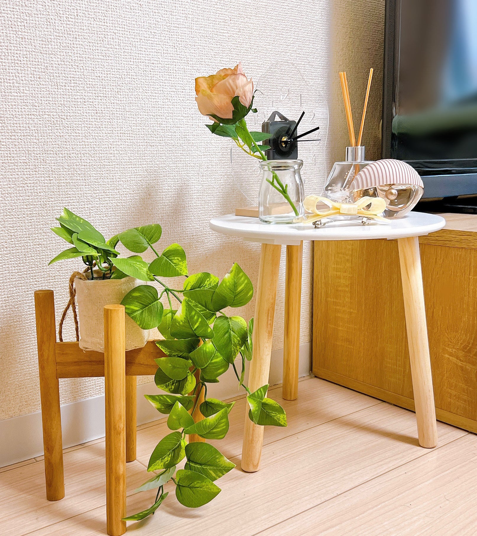 3COINS(スリーコインズ)のオススメインテリア「WOOD組み立て鉢スタンド」