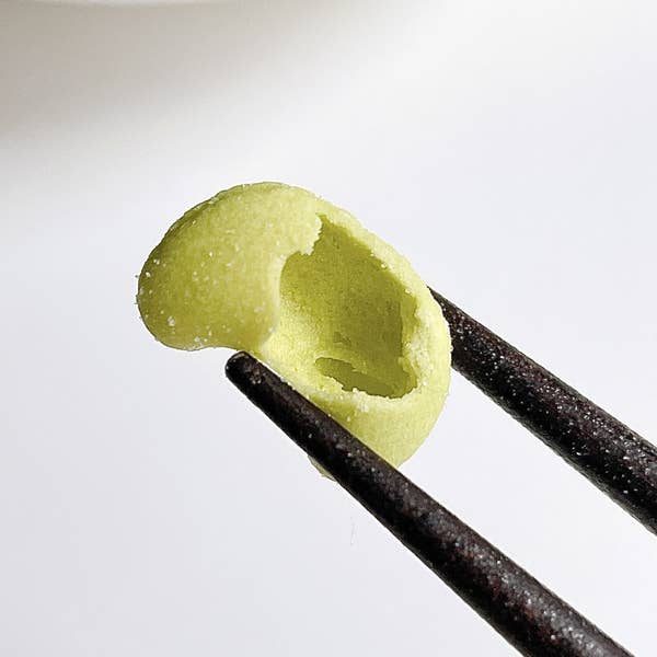FamilyMart（ファミリ?マ?ト）のオススメのお菓子「ポリポリ食感とりあえず枝豆スナック」