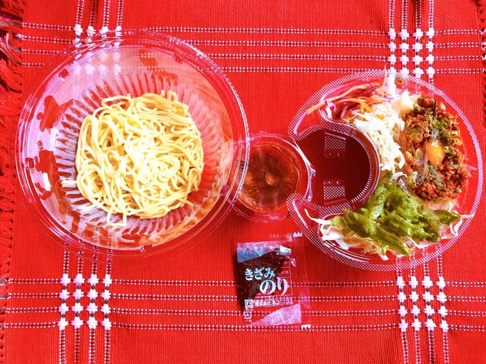 FamilyMart（ファミリーマート）おすすめサラダ「野菜と食べる！台湾まぜそば風サラダ」