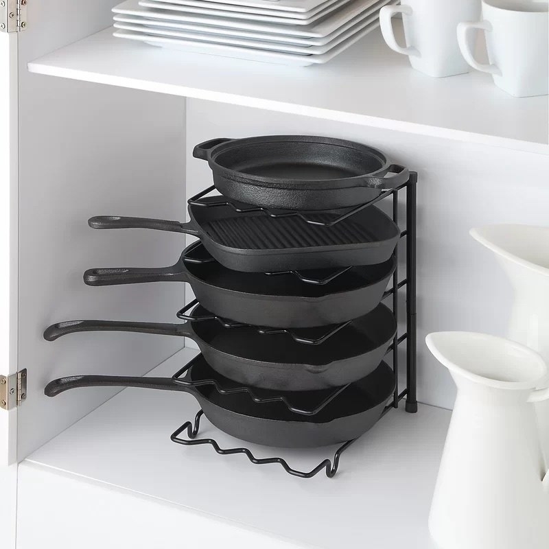 The divider holding cast iron pans
