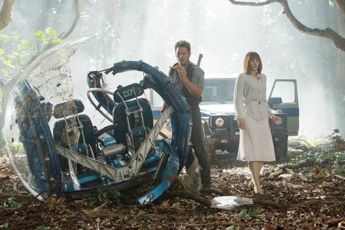 Chris and Bryce next to car in a scene from Jurassic World