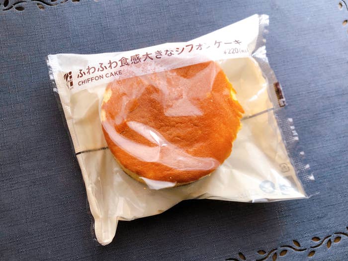 デカすぎて笑った セブンの 雲みたいなケーキ 237円でこのボリュームはコスパ高い