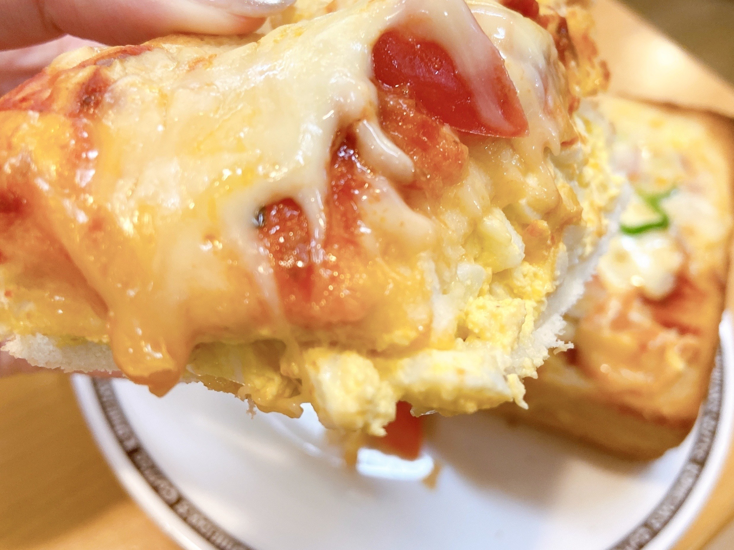 コメダ珈琲店のオススメのメニュー「たっぷりたまごのピザトースト」