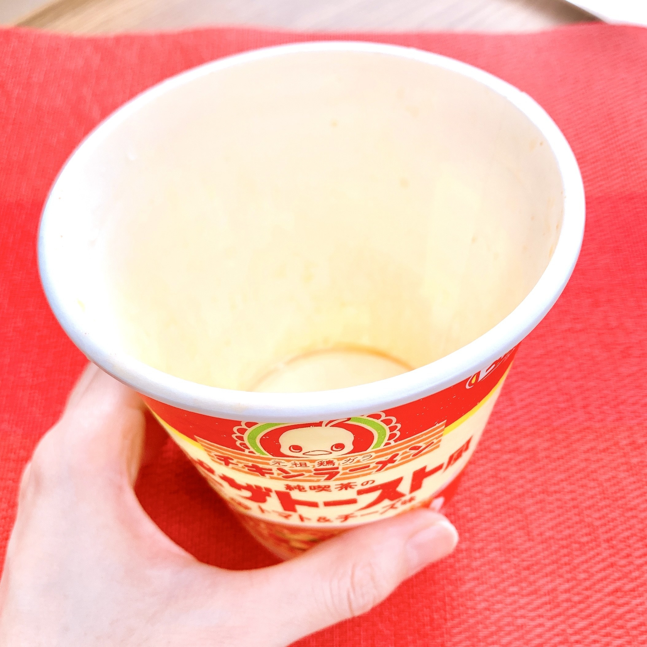 セブン-イレブンのオススメのカップ麺「日清 チキンラーメンビッグ トマト＆チーズ味」