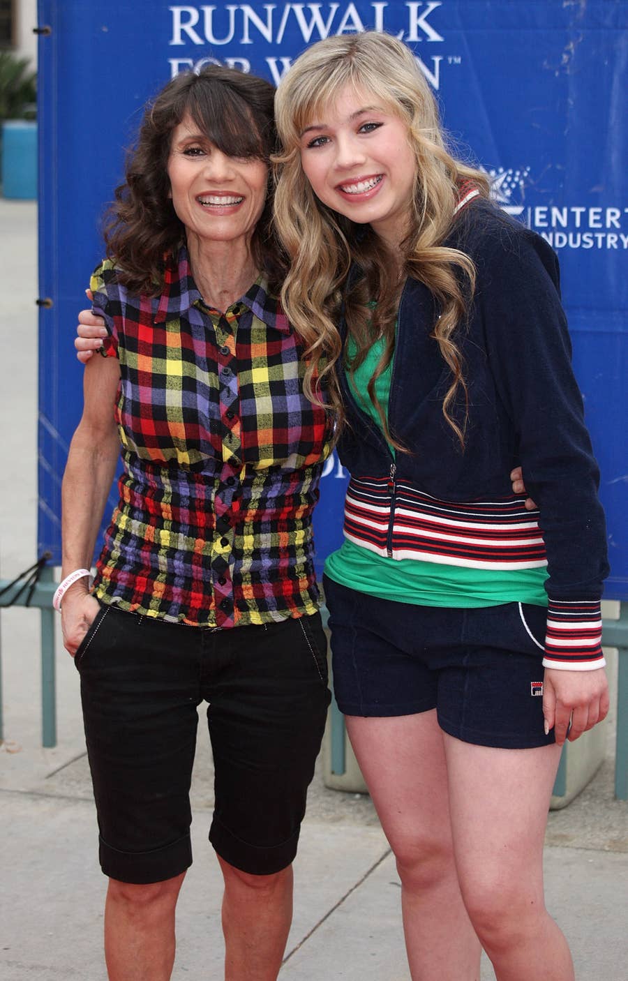 Jennette Mccurdy Y Su Hermana Gemela Shake It Up Y BIA, Entre Nuestra