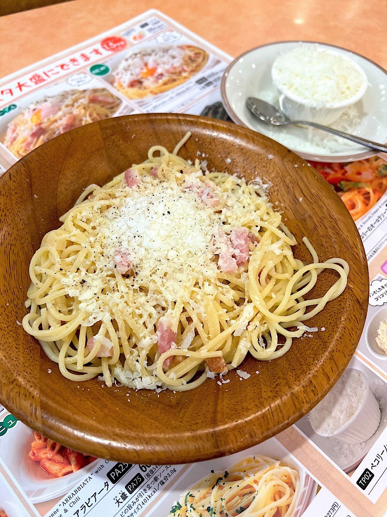 サイゼリアのおすすめフードメニュー「たっぷりペコリーノチーズのカルボナーラ」