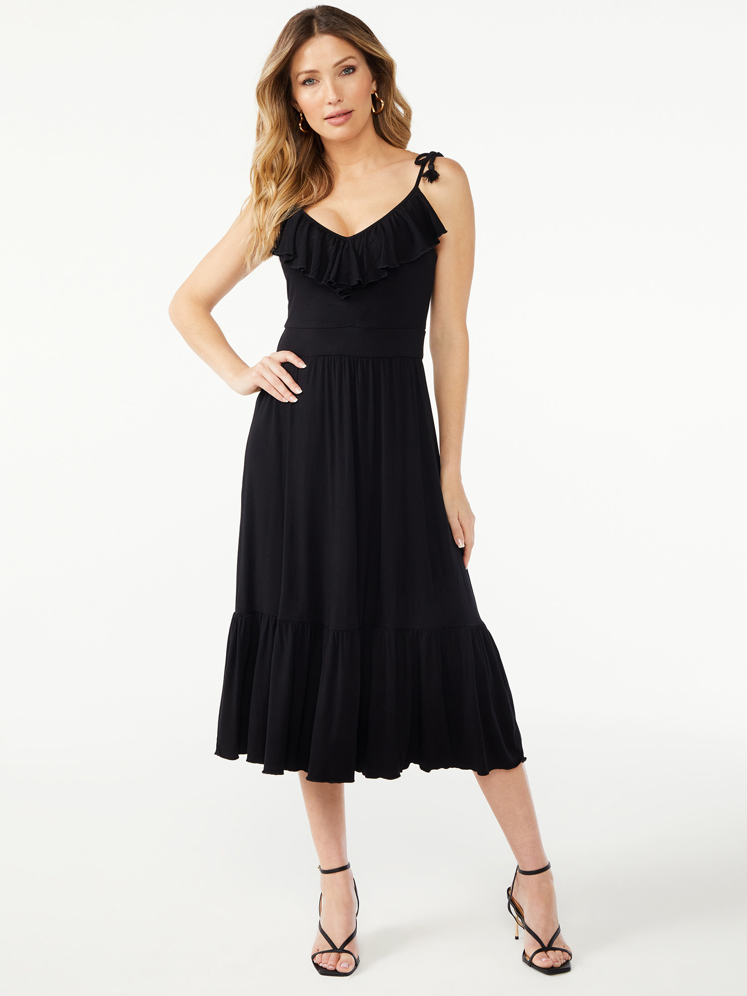 a model wearing the black dress