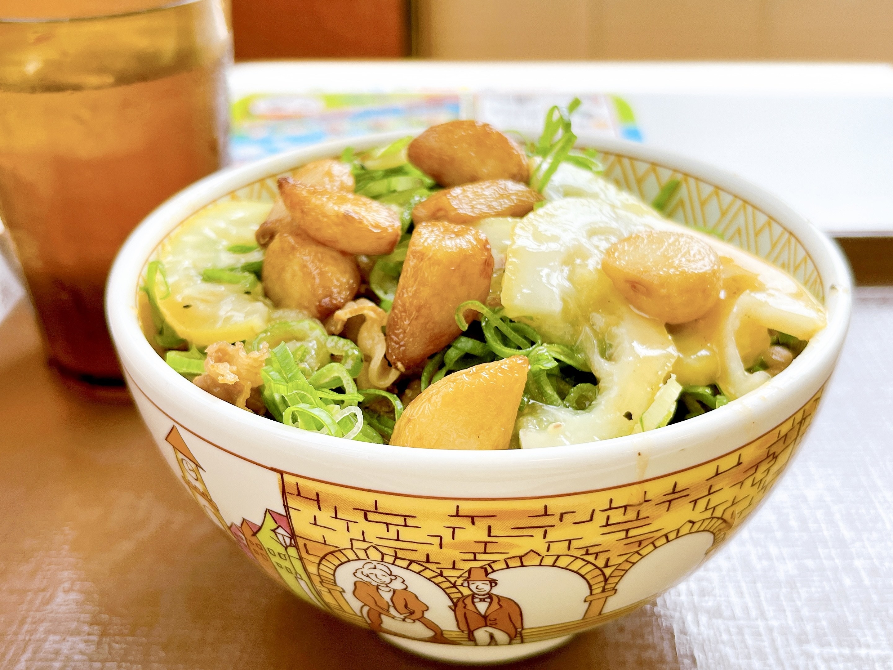 すき家のおすすめメニュー「ニンニクねぎ塩レモン牛丼」