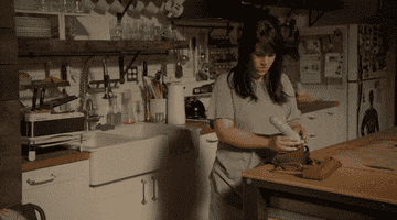 Abbi from Broad City putting dildo in dishwasher and destroying it
