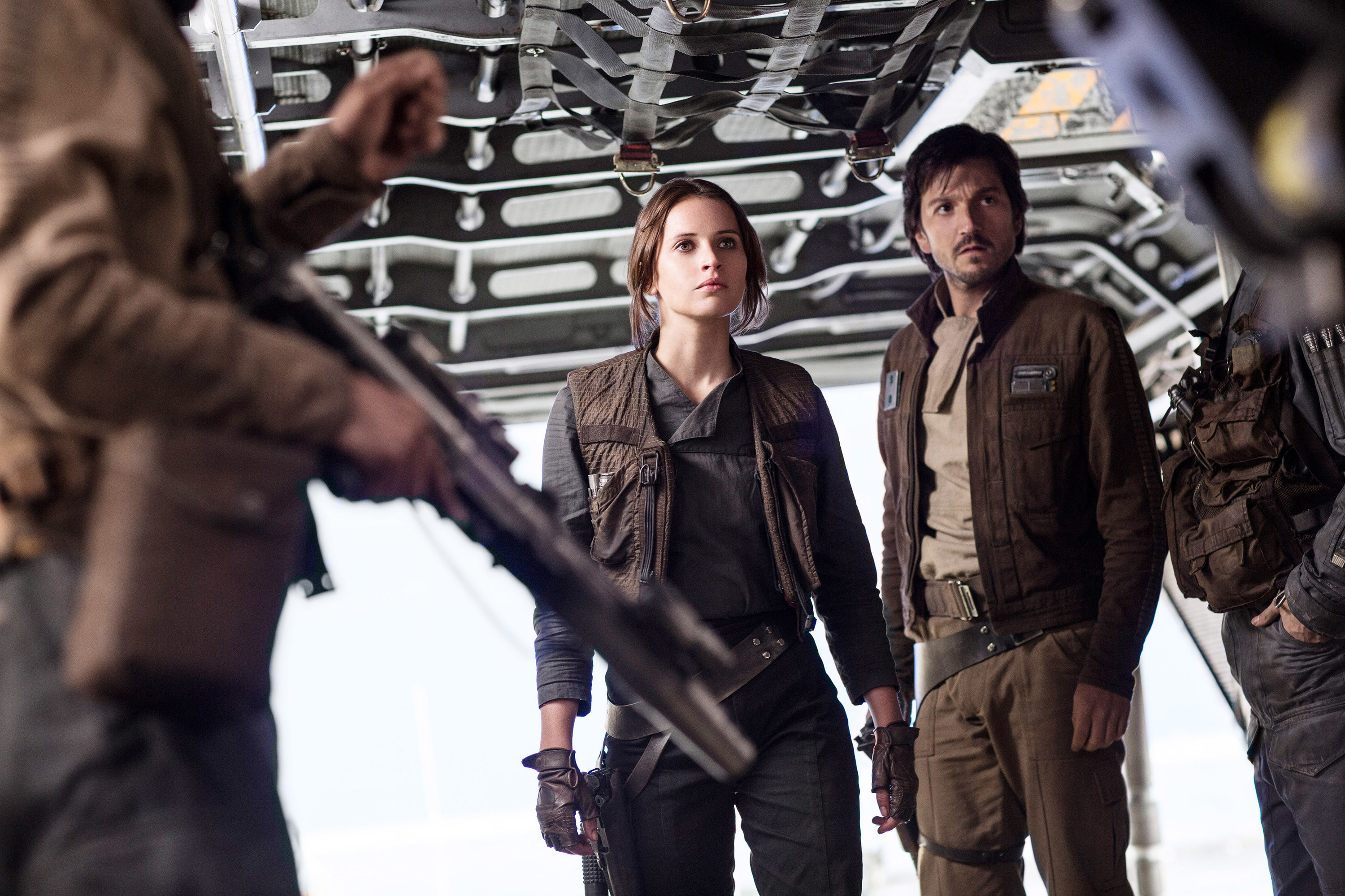 Felicity Jones and Diego Luna stand in the back of a space ship