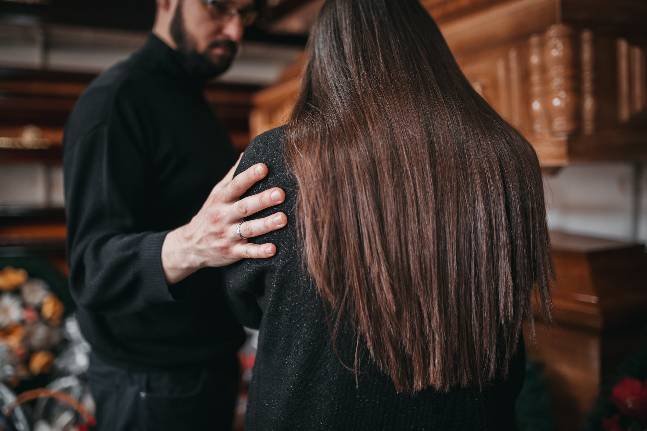 Man touching a woman&#x27;s shoulder