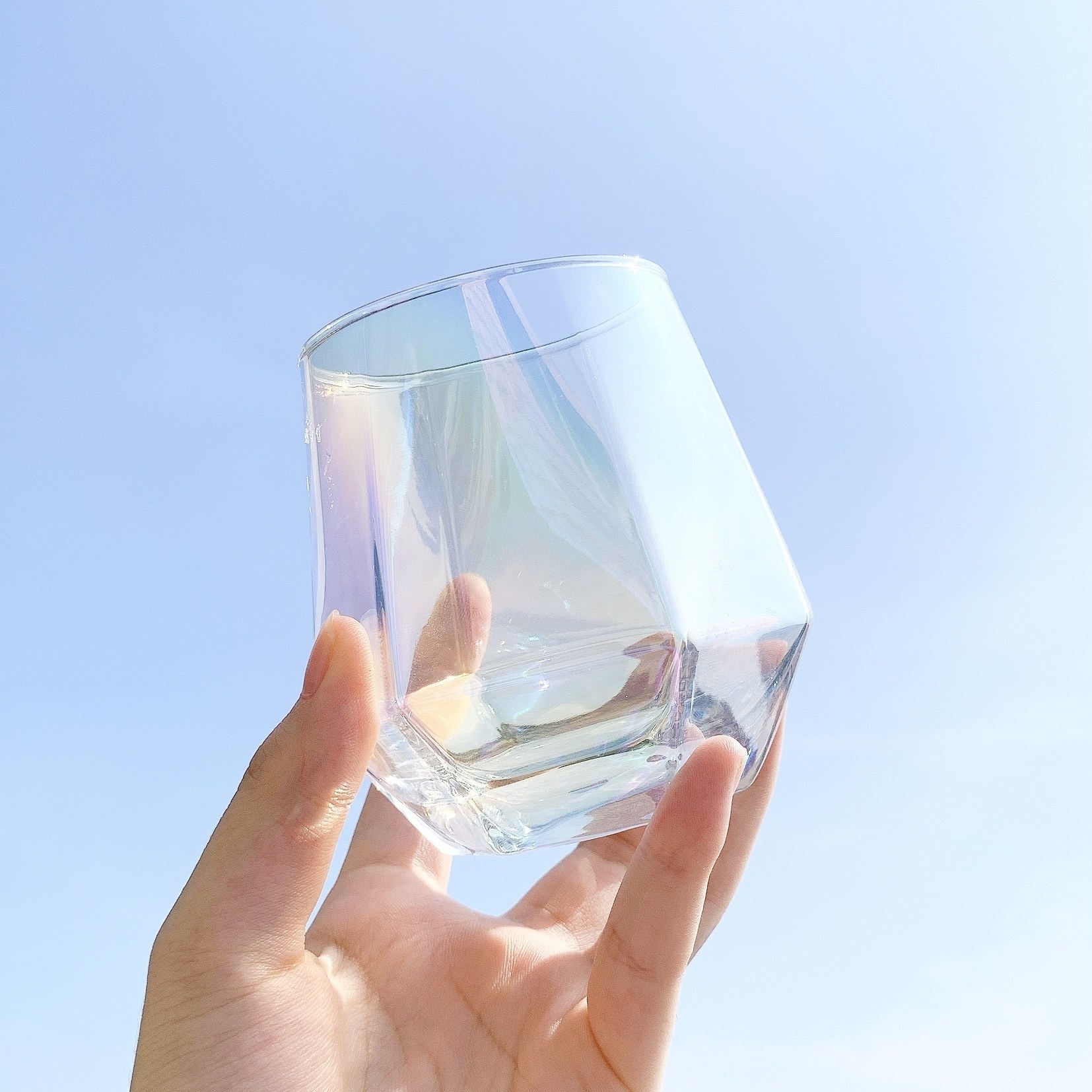 DAISO（ダイソー）のオススメのグラス「オーロラグラス（六角、約300mL）」
