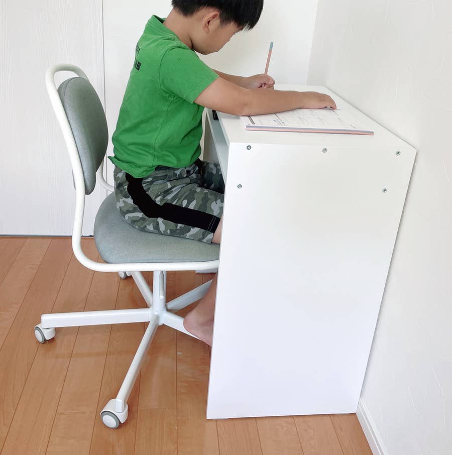 Ikeaさん 嘘でしょ こんなに 万能なデスク が3990円ってマジですか