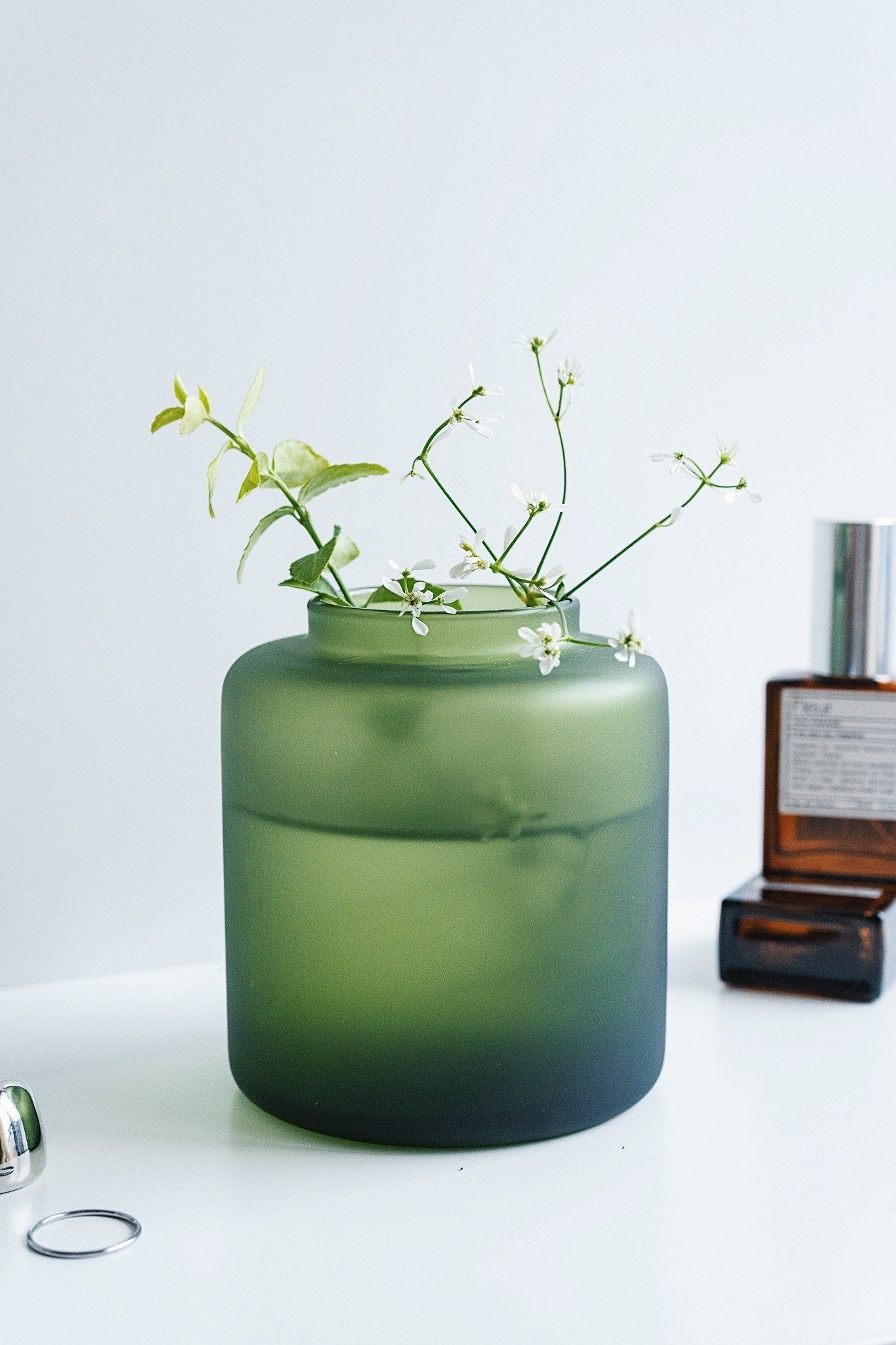 IKEA(イケア)のおしゃれインテリア「KONSTFULL コンストフル 花瓶 モスグリーン」