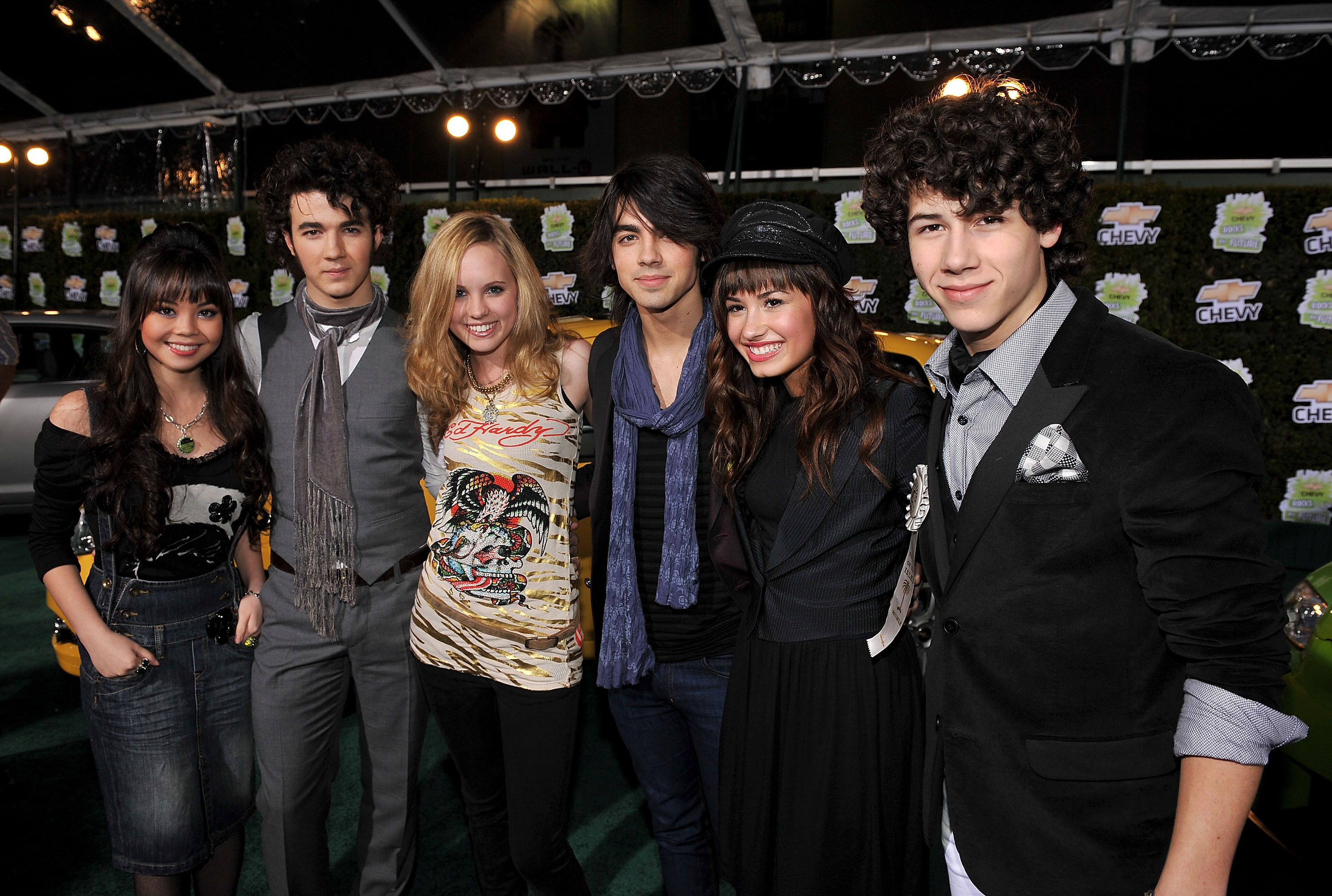 Demi poses with her Camp Rock cast at an event
