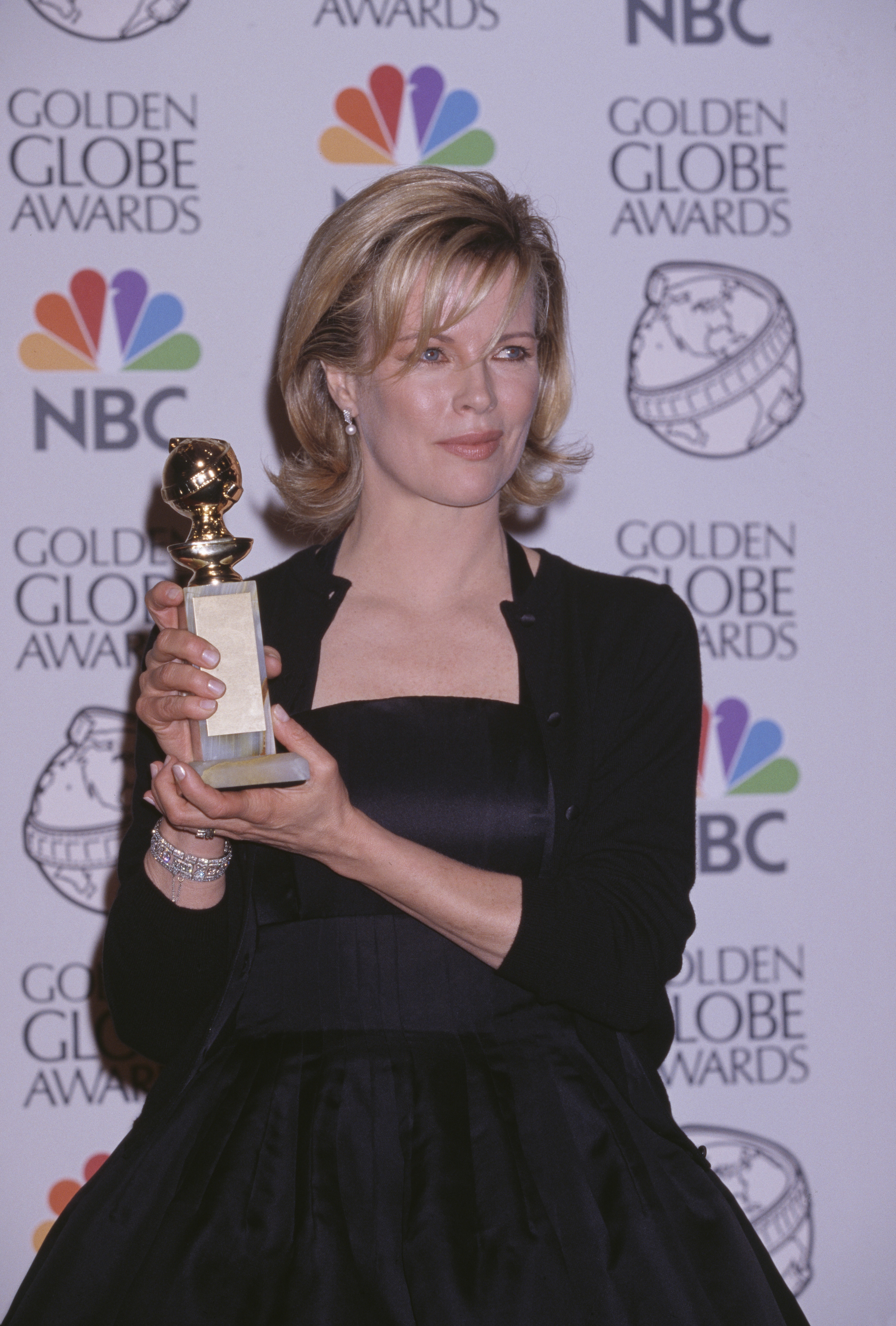 kim basinger posing at the golden globes awards