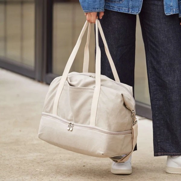 The weekender bag in the color Dove Grey