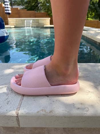 a reviewer wearing the pink slides