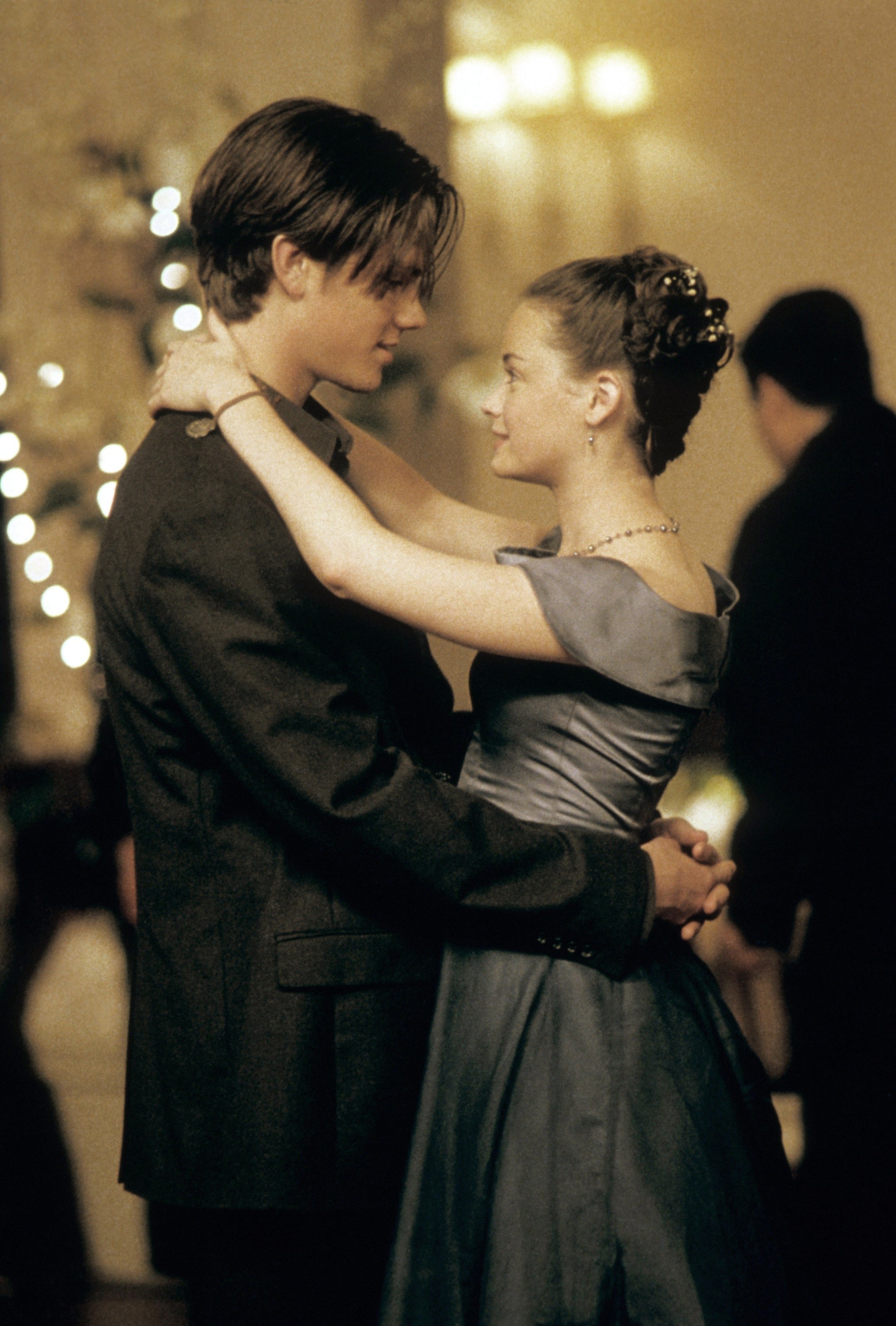 alexis and jared dancing on the gilmore girls