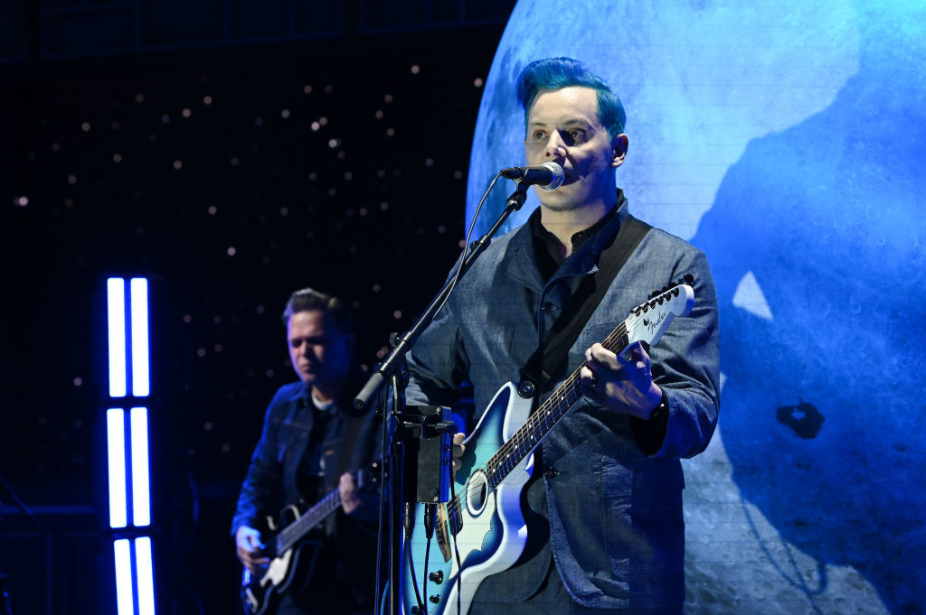 jack white performing on a late night talk show