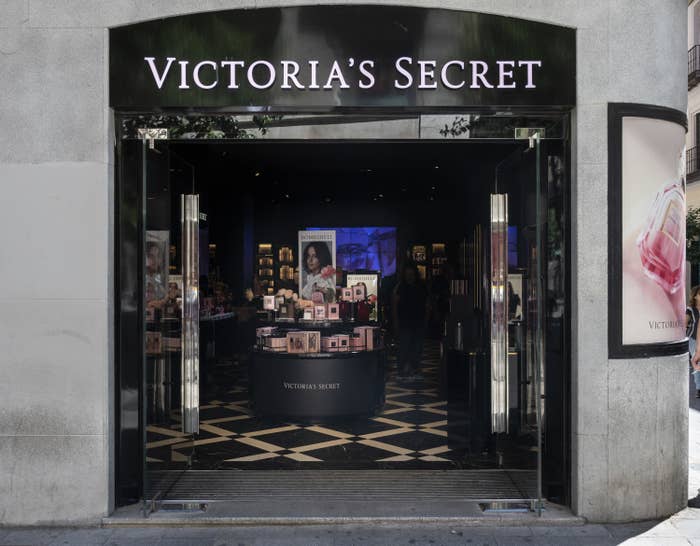A Victoria&#x27;s Secret storefront
