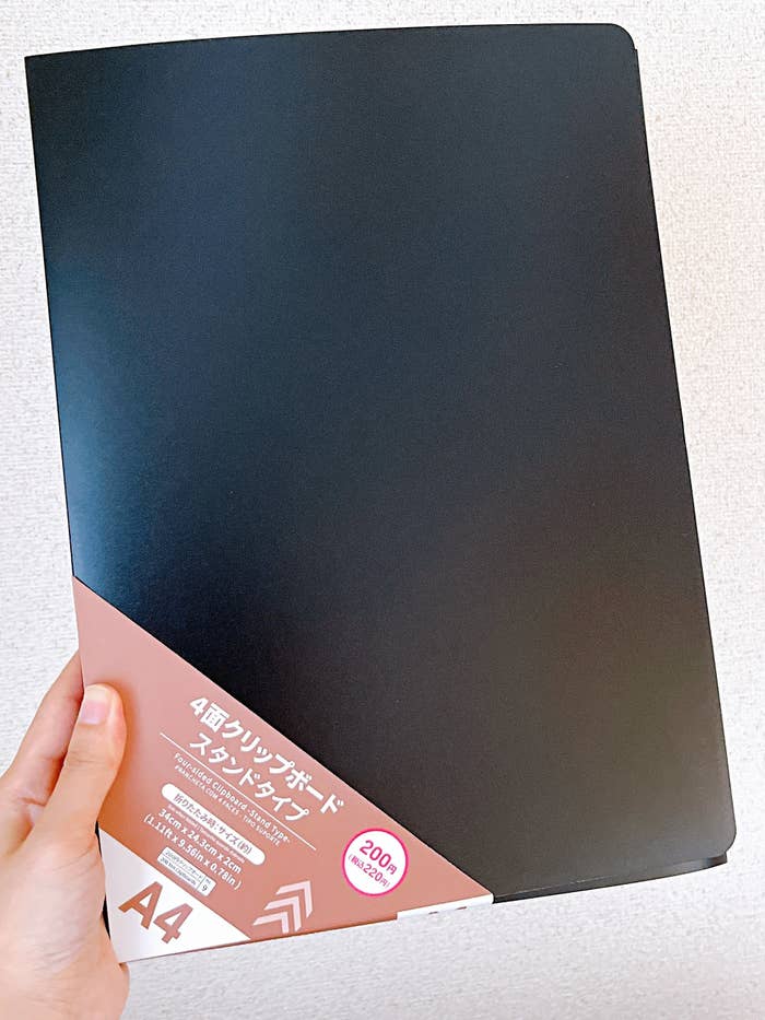 机の上のゴチャゴチャ問題が解決 ダイソーの 画期的すぎる収納グッズ めちゃめちゃ作業しやすくなった