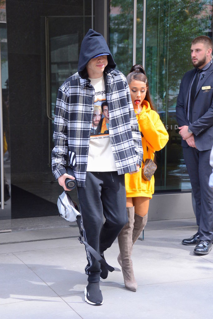 Pete and Ari leaving a store