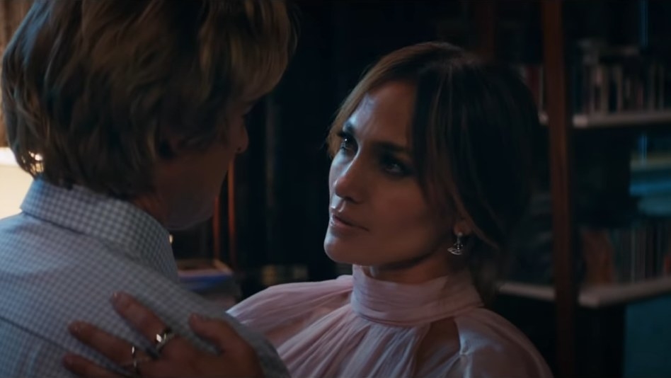 Owen Wilson and Jennifer Lopez as Charlie and Kat embracing each other