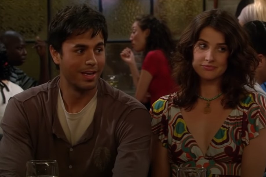 Enrique Iglesias as Gael alongside Colbie Smulders as Robin speaking to friends