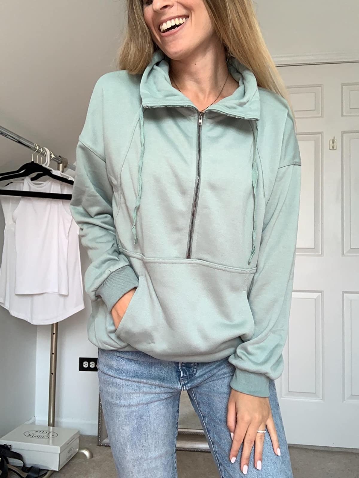 Reviewer wearing light blue sweatshirt and jeans