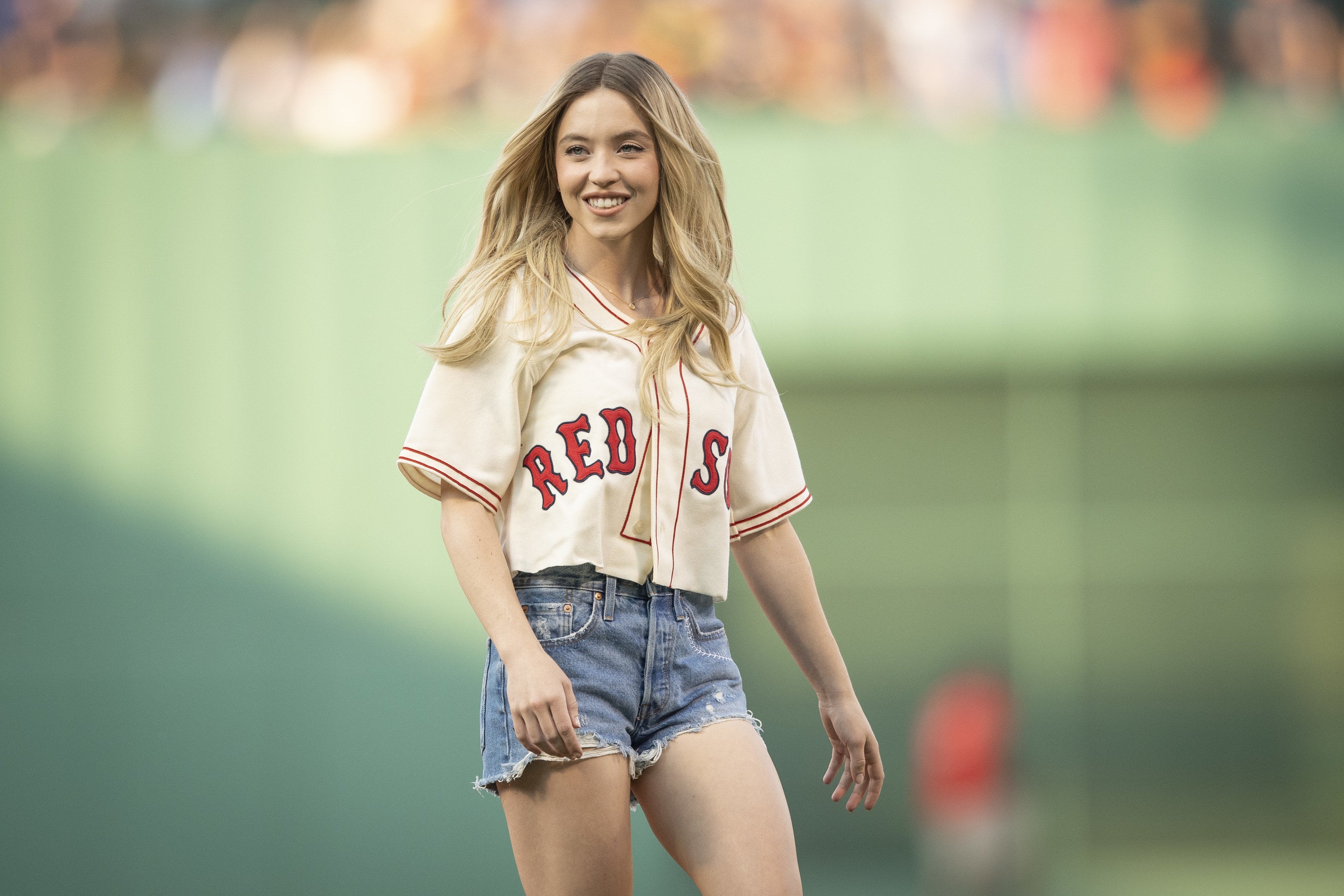 Sydney Sweeney Responds To Family Photo Backlash Sydney Sweeney Responds To Family Photo Backlash