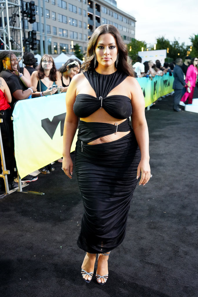 Ashley Graham Shows Off Stretch Marks At VMAs 2022 - 24