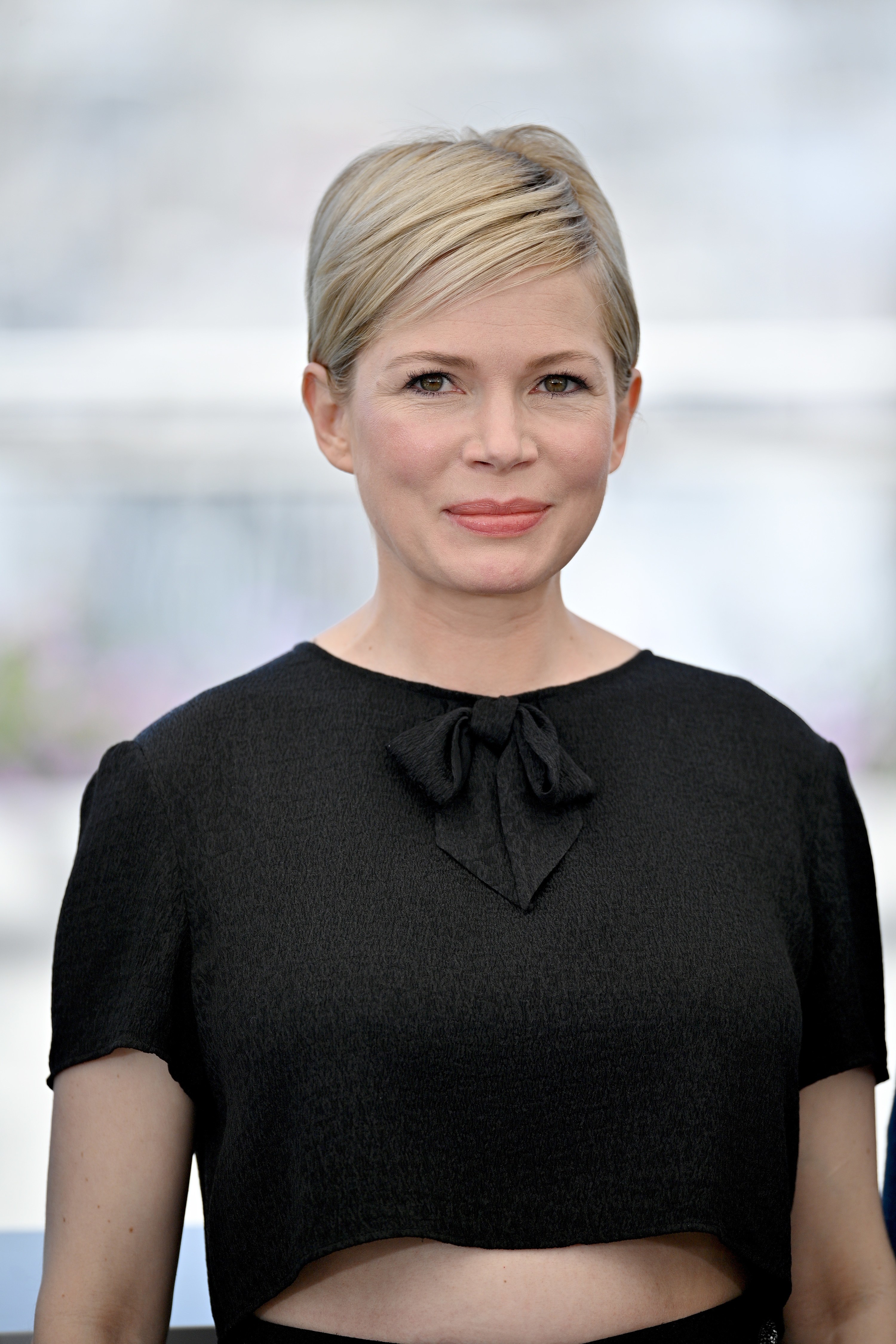 michelle williams in a black outfit