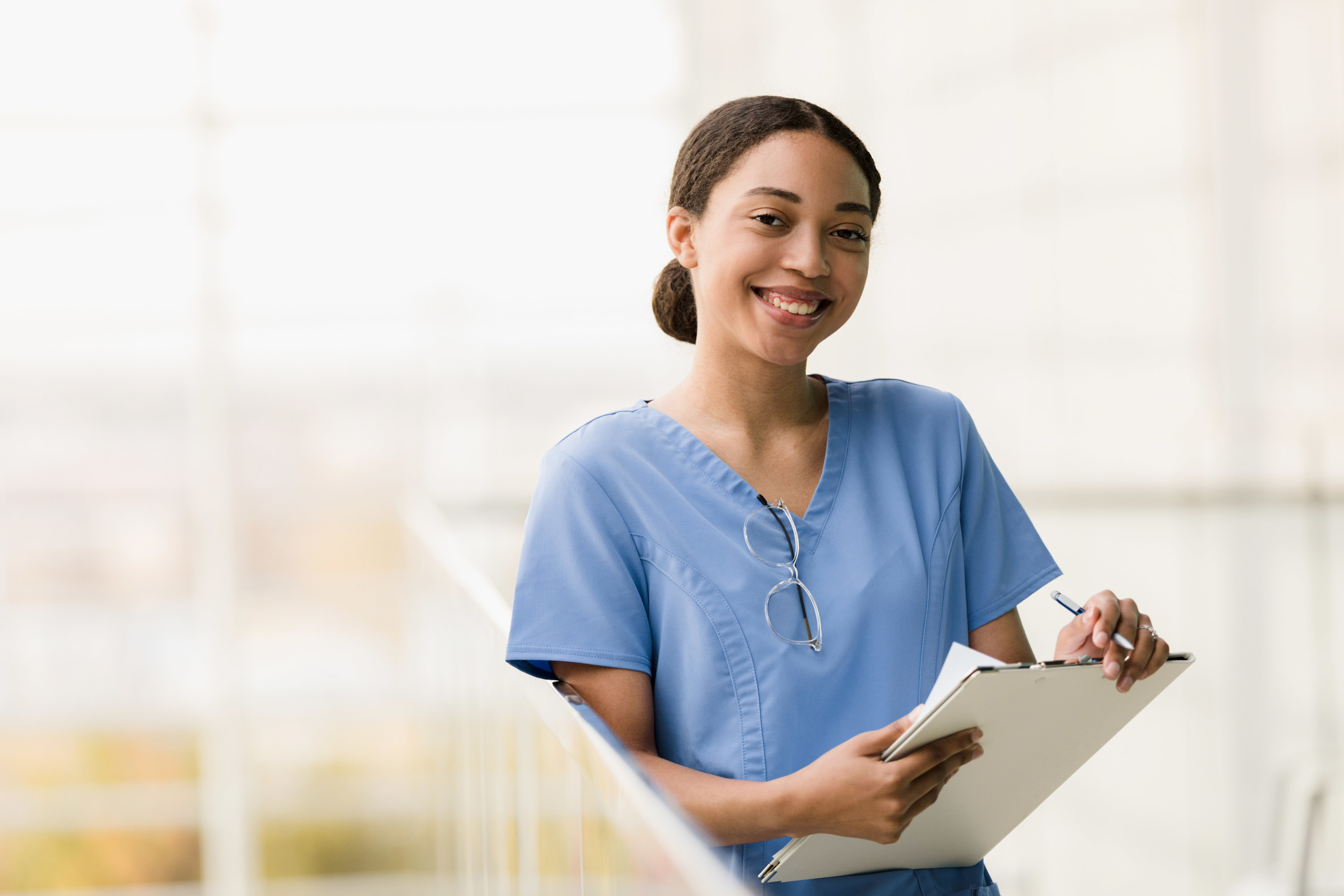 An RN woman with a clipboard