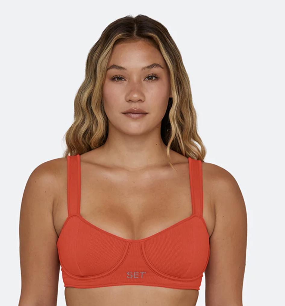 model wearing sculptflex contour bra in guava