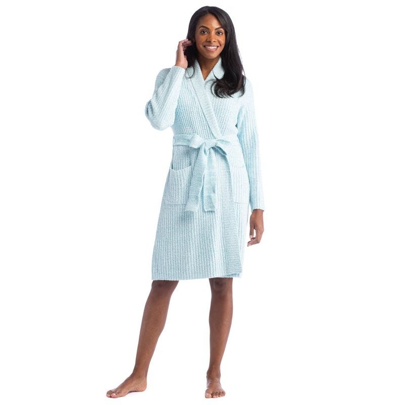 A model wearing the robe in the color Heather Glacier Blue