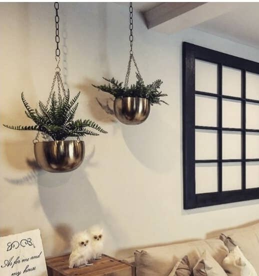 a reviewer photo of the planters hanging in a living room