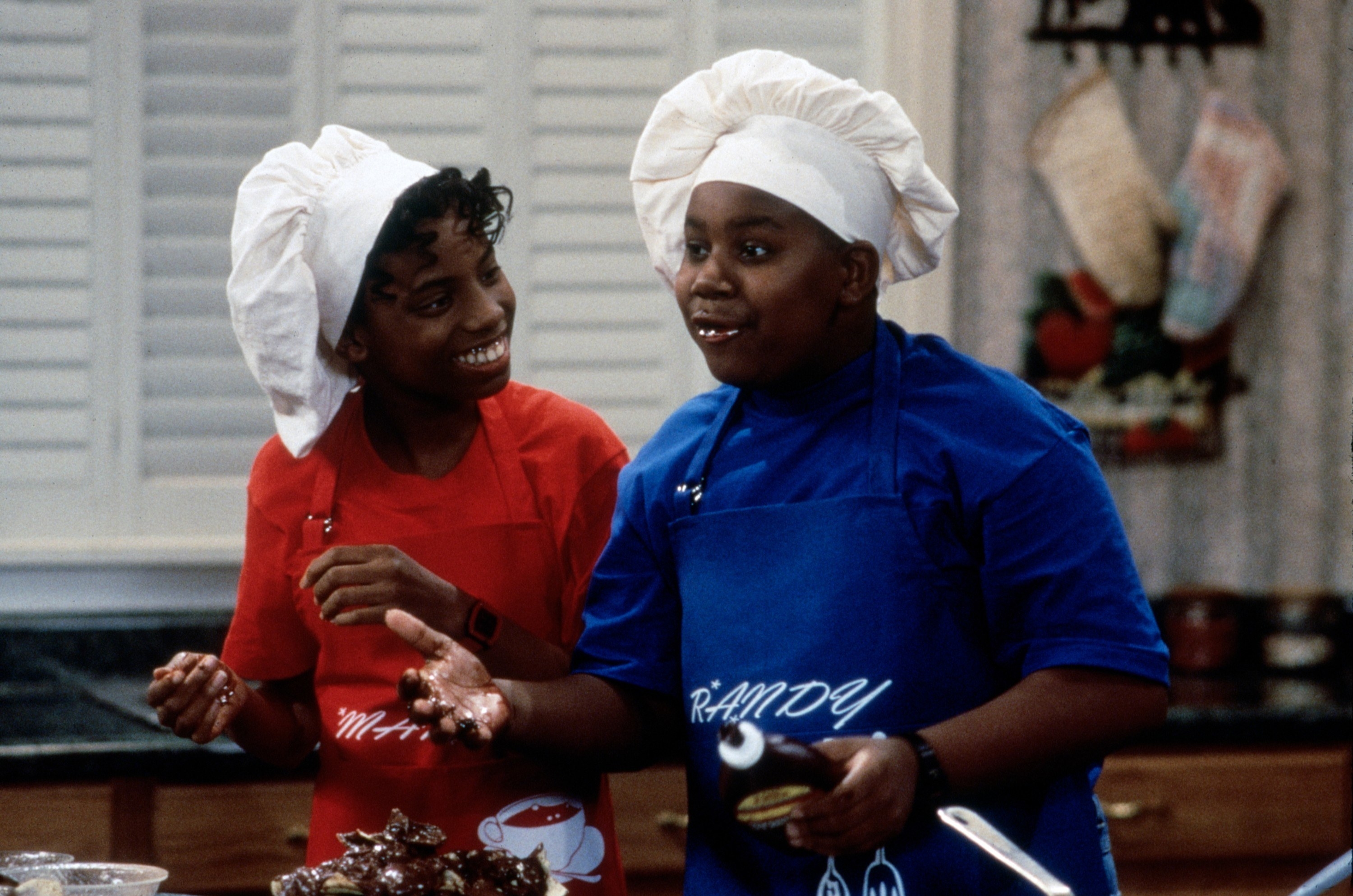 Bates and Kenan Thompson as chefs on All That