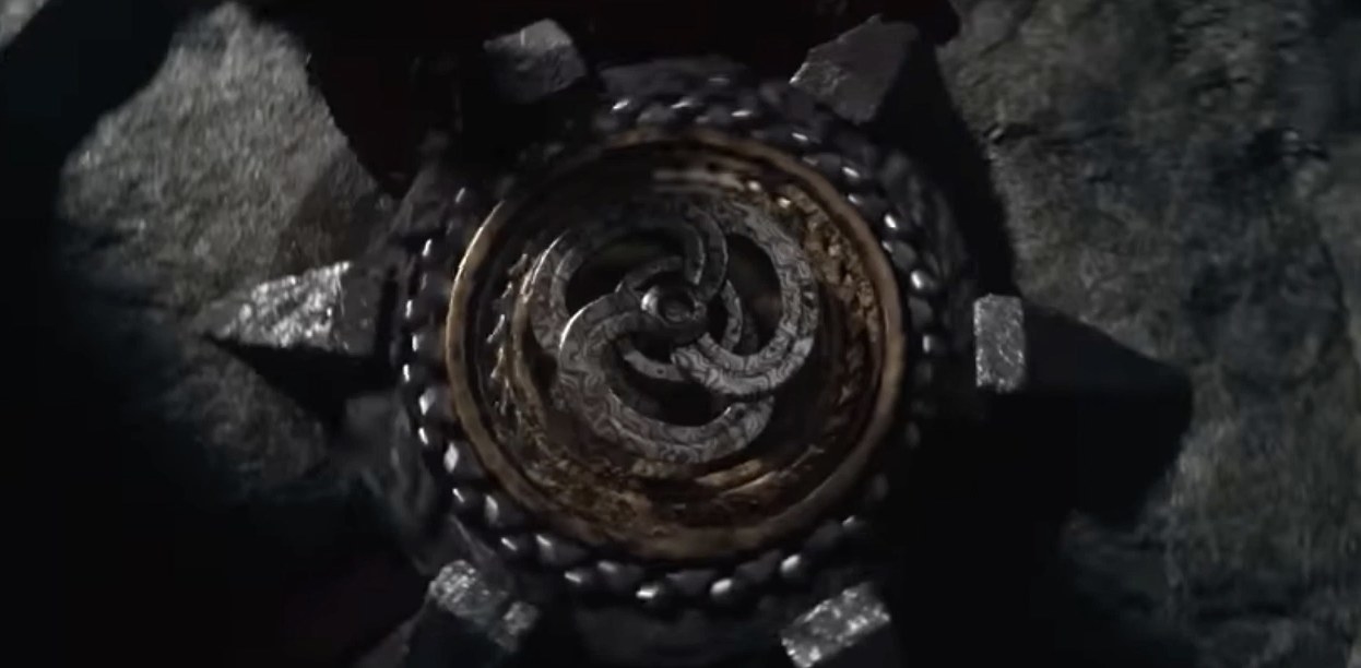 A cog with a symbol that is the same as the one seen on Rhaenyra&#x27;s necklace