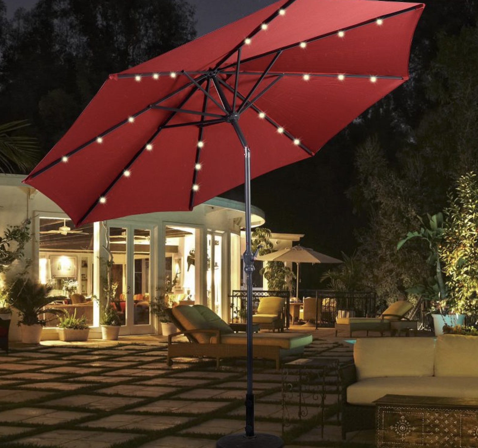 LED umbrella in red in a backyard