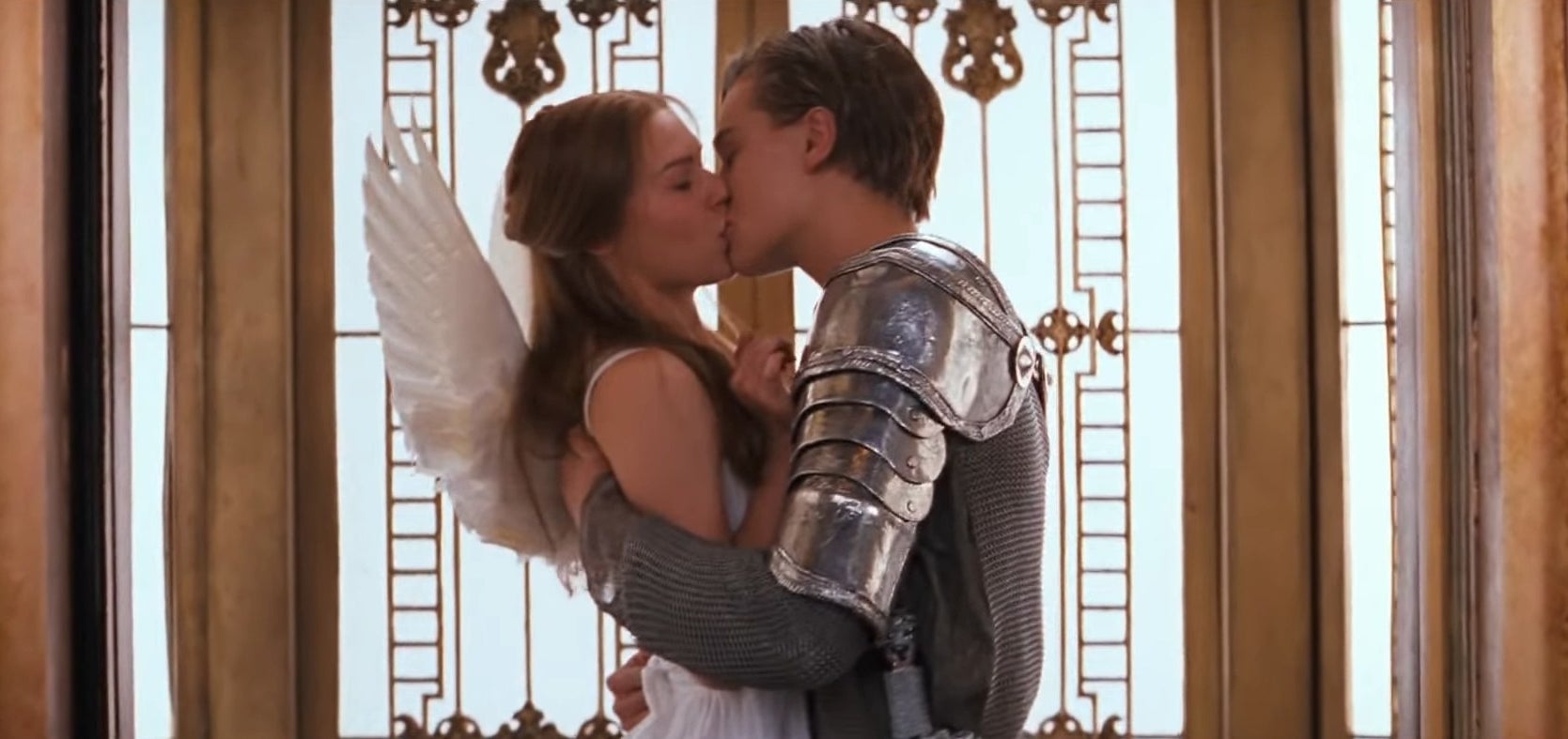 Romeo and Juliet kissing in &quot;Romeo + Juliet&quot;
