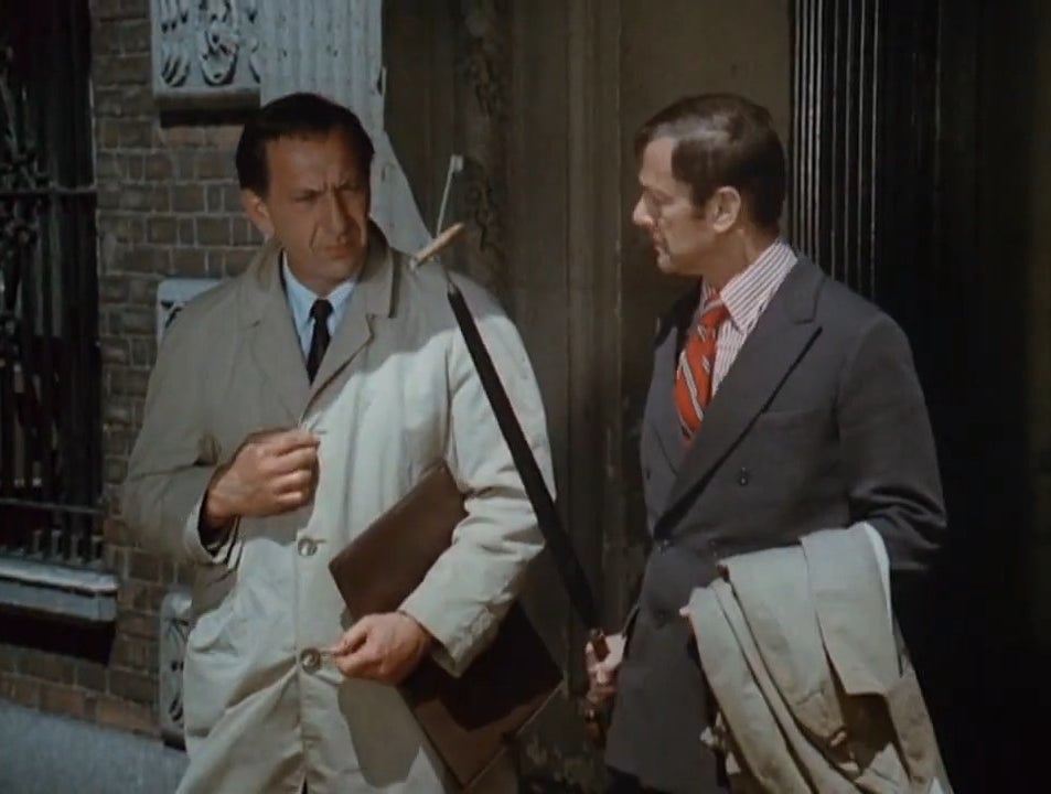 Felix holding up a cigarette on an umbrella in front of Oscar in the intro to &quot;The Odd Couple&quot;