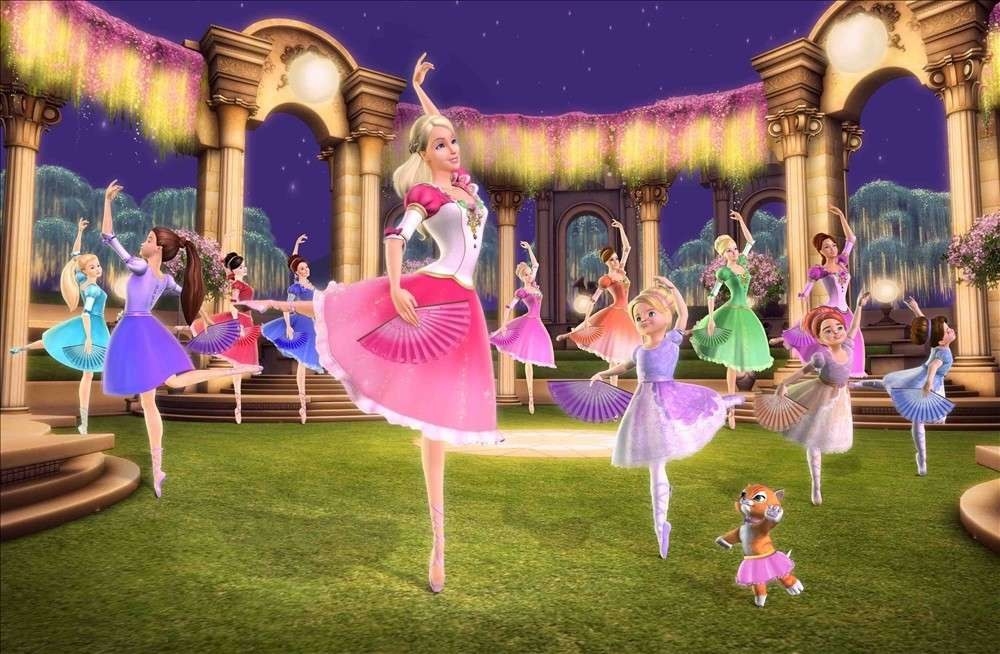 Barbie bailando ballet con 11 princesas y un gato
